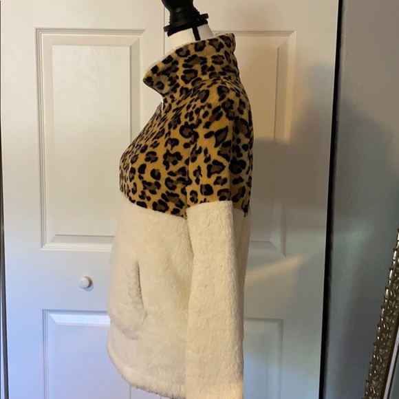 NEW C&D&M fleece leopard pull over❤️ - Picture 3 of 8